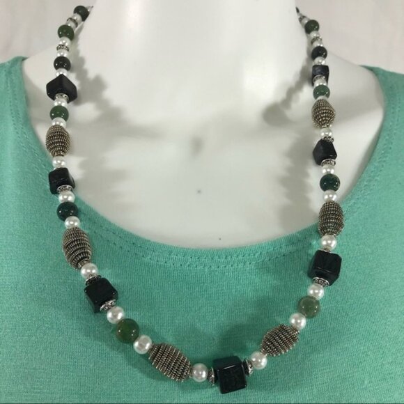 Beaded Necklace with Chunks of Onyx - Picture 5 of 6